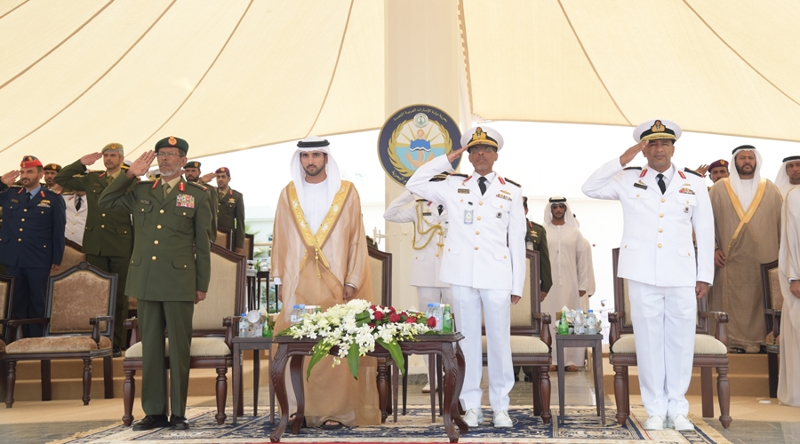 حمدان بن محمد يشهد تخريج كلية راشد بن سعيد البحرية