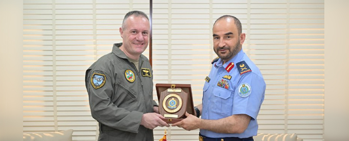 نائب قائد القوات الجوية والدفاع الجوي يلتقي نائب قائد القوات الجوية البلغارية